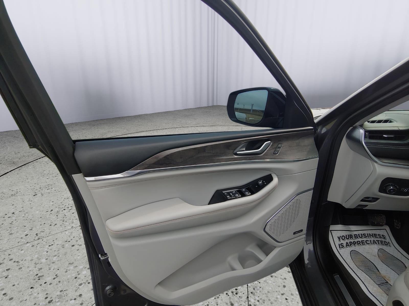 2022 Jeep Grand Cherokee Overland