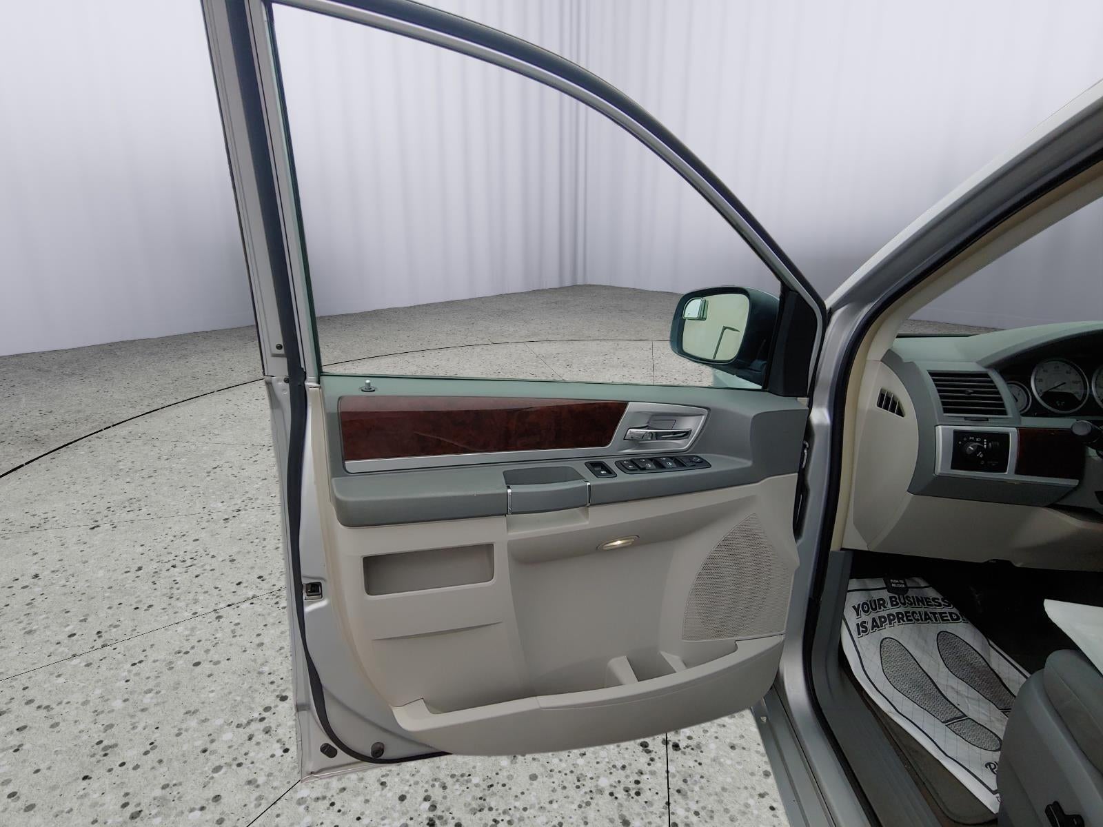 2010 Chrysler Town & Country Touring