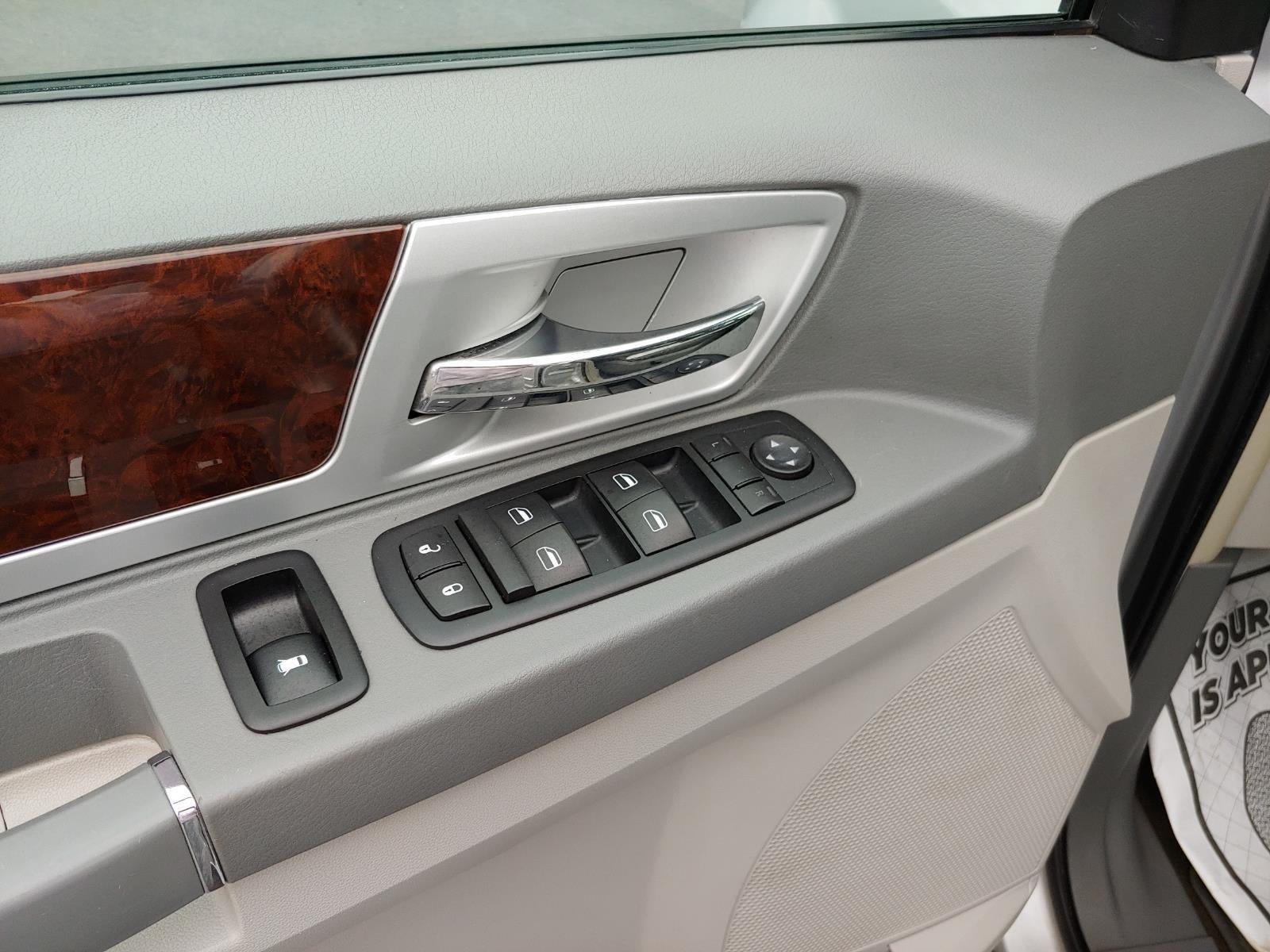 2010 Chrysler Town & Country Touring