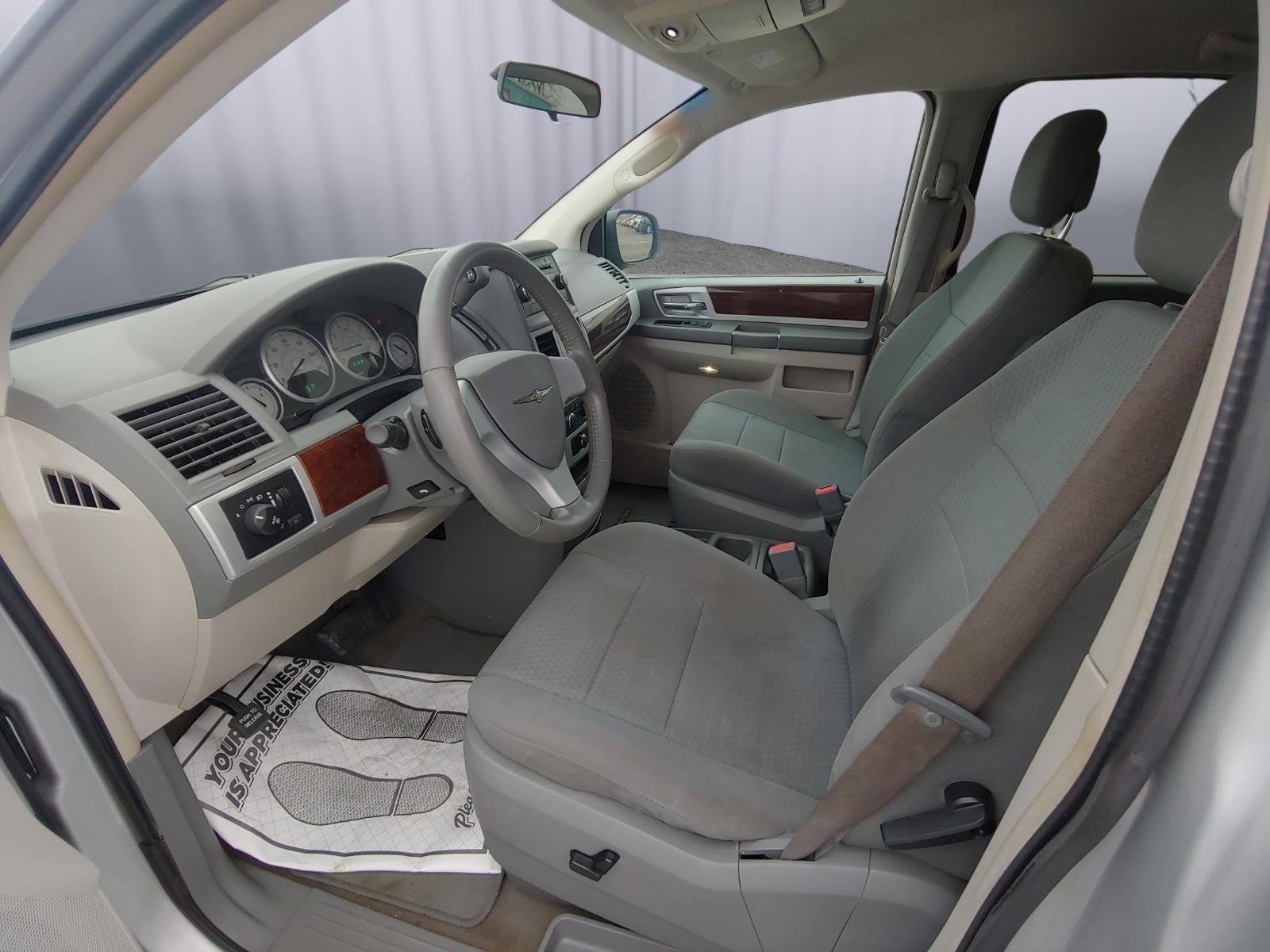 2010 Chrysler Town & Country Touring