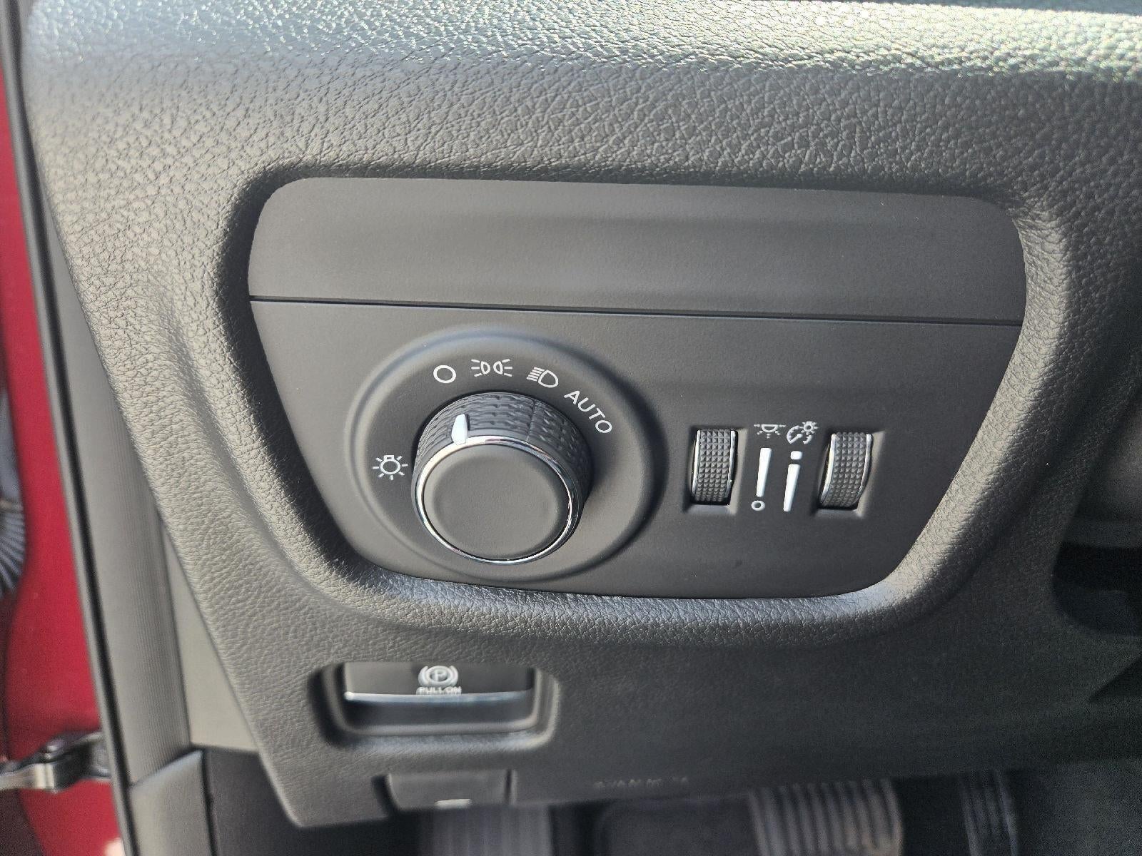 2023 Jeep Grand Cherokee Laredo 4x4