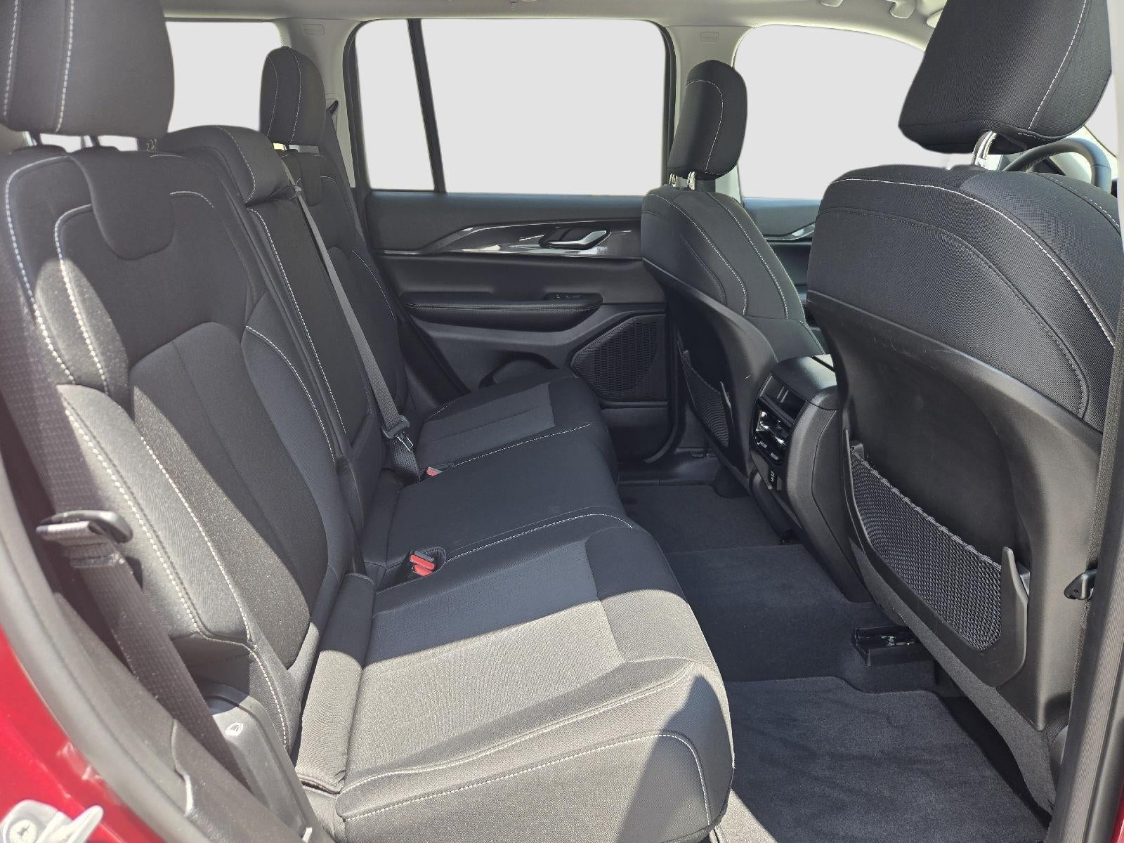 2023 Jeep Grand Cherokee Laredo 4x4