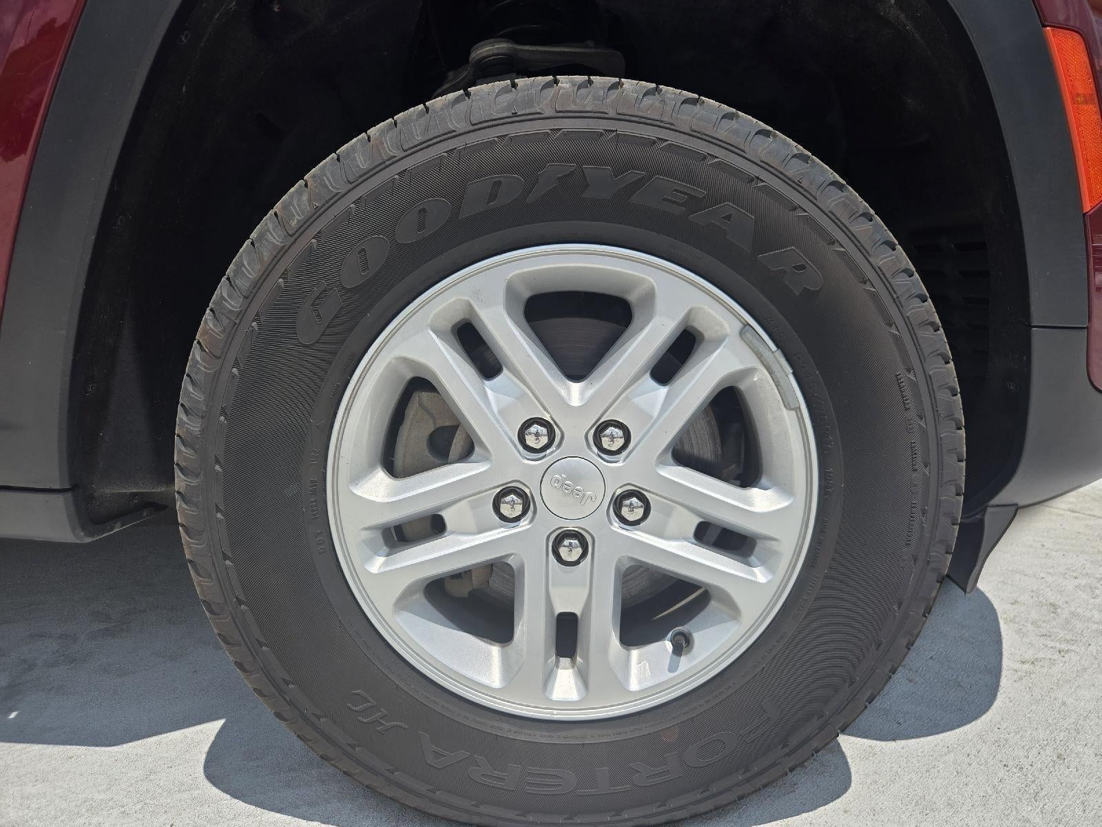 2023 Jeep Grand Cherokee Laredo 4x4