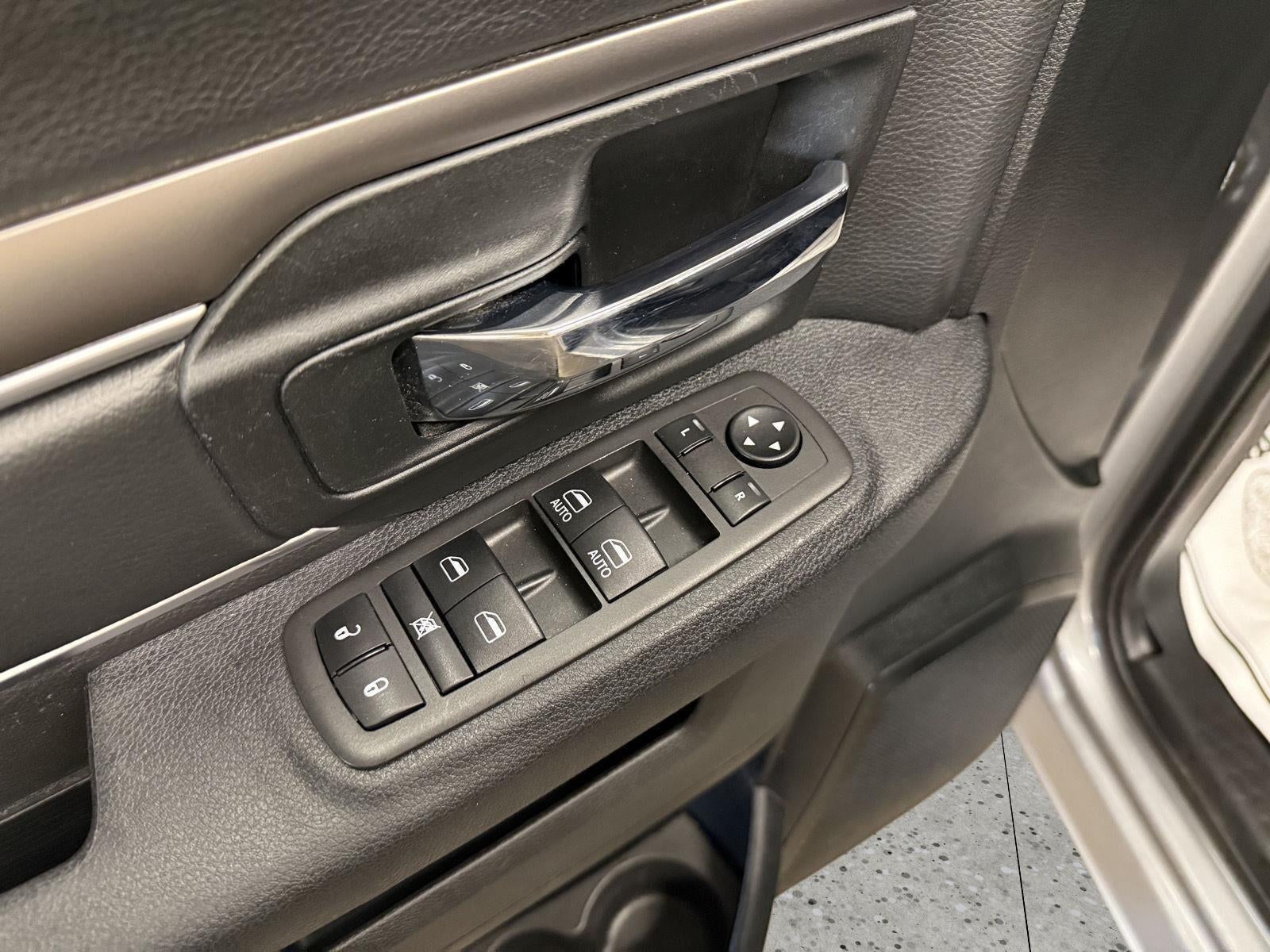 2024 RAM 1500 Classic Warlock Crew Cab 4x4 5'7' Box