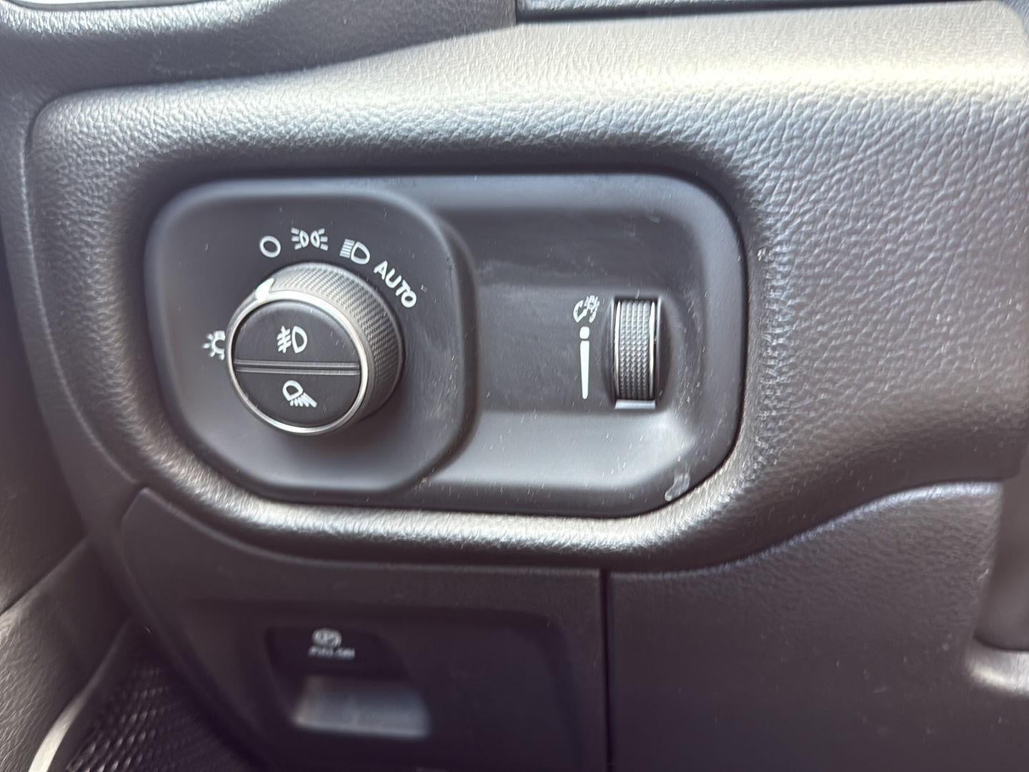 2023 RAM 1500 Big Horn Crew Cab 4x4 5'7' Box
