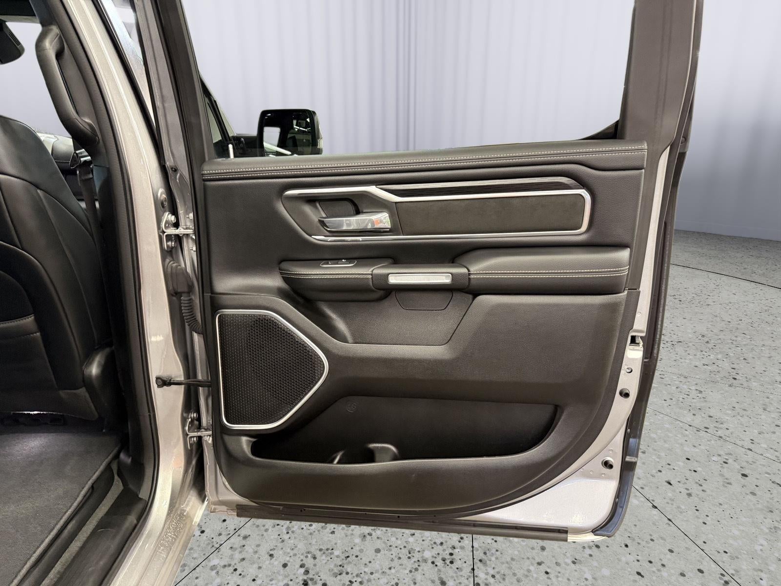 2023 RAM 1500 Laramie Crew Cab 4x4 5'7' Box