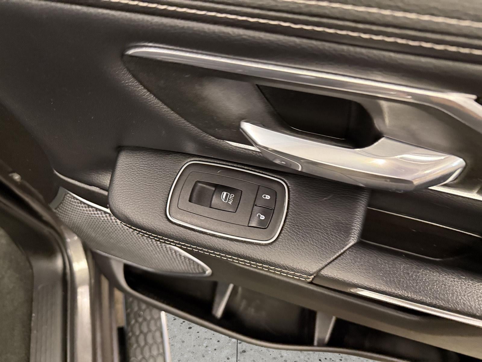 2023 RAM 1500 Laramie Crew Cab 4x4 5'7' Box