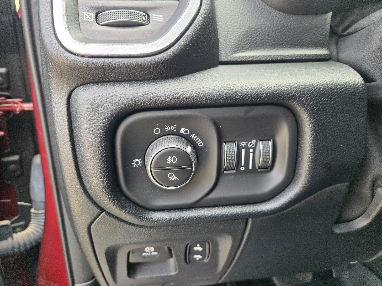 2021 RAM 1500 Laramie Crew Cab 4x4 5'7' Box
