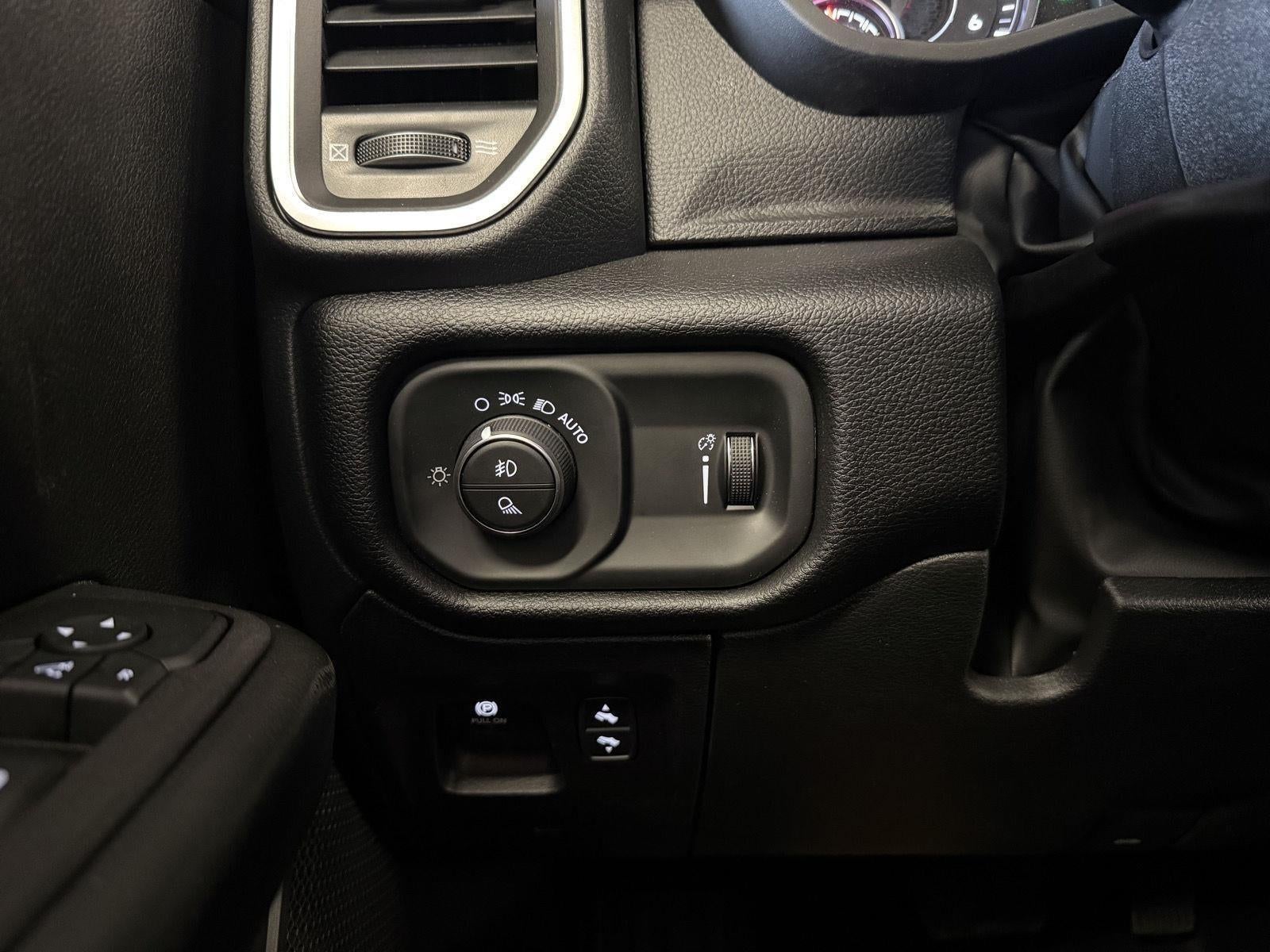 2026 RAM 1500 Big Horn Crew Cab 4x4 5'7' Box