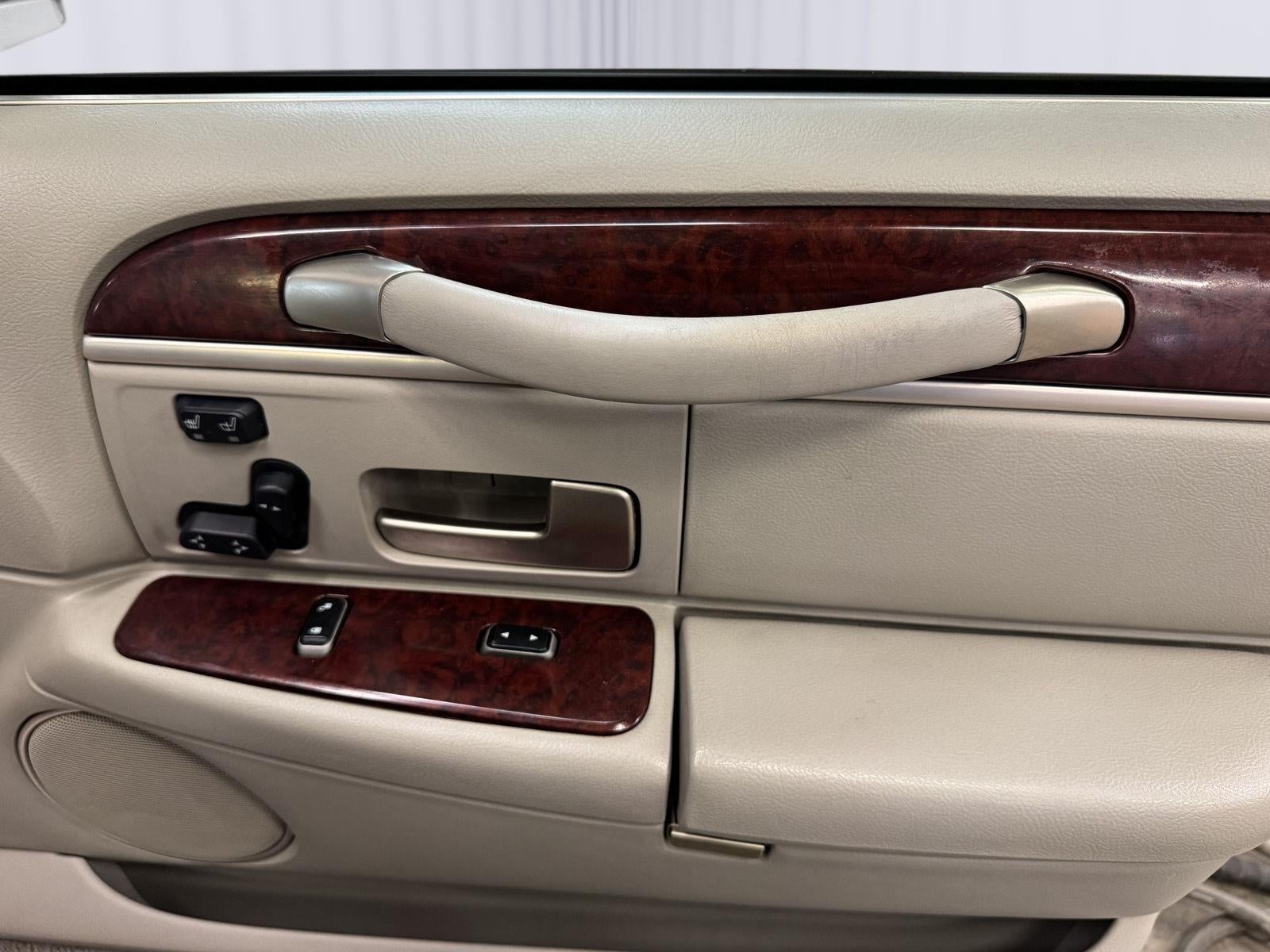 2003 Lincoln Town Car Cartier