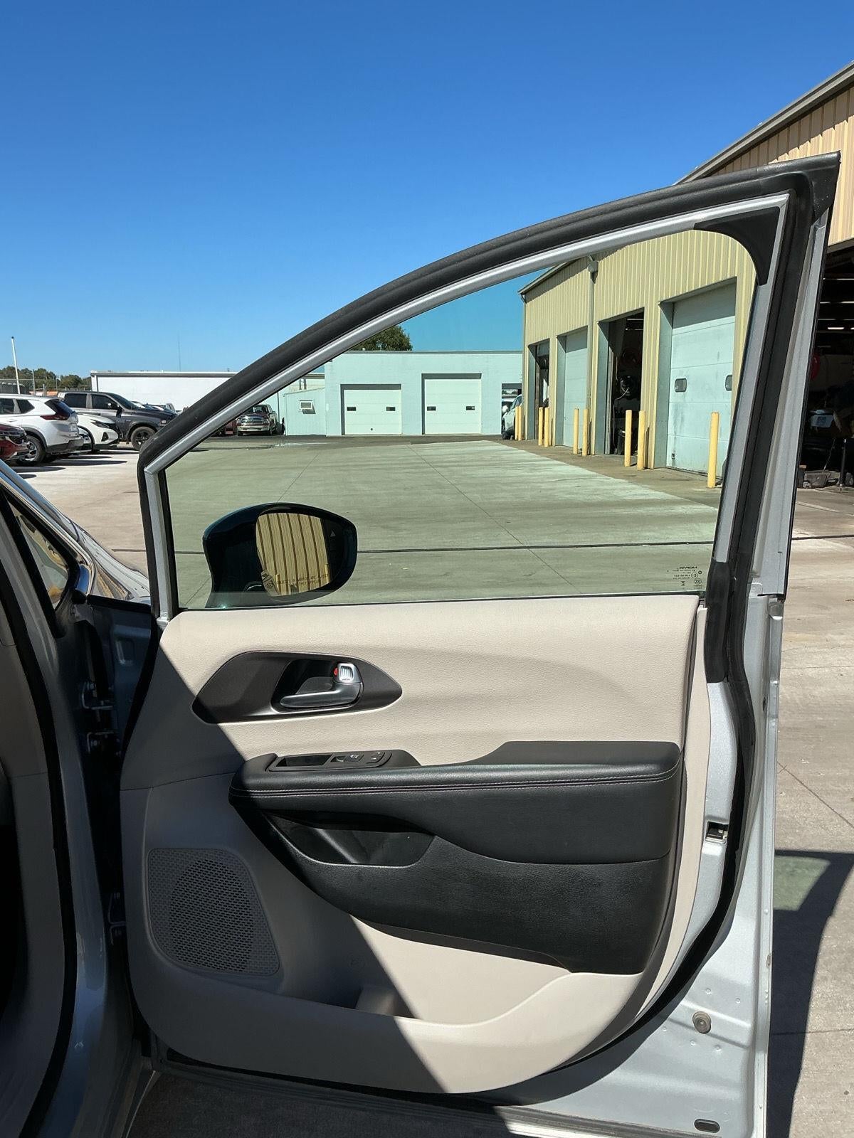 2024 Chrysler Pacifica Hybrid Select