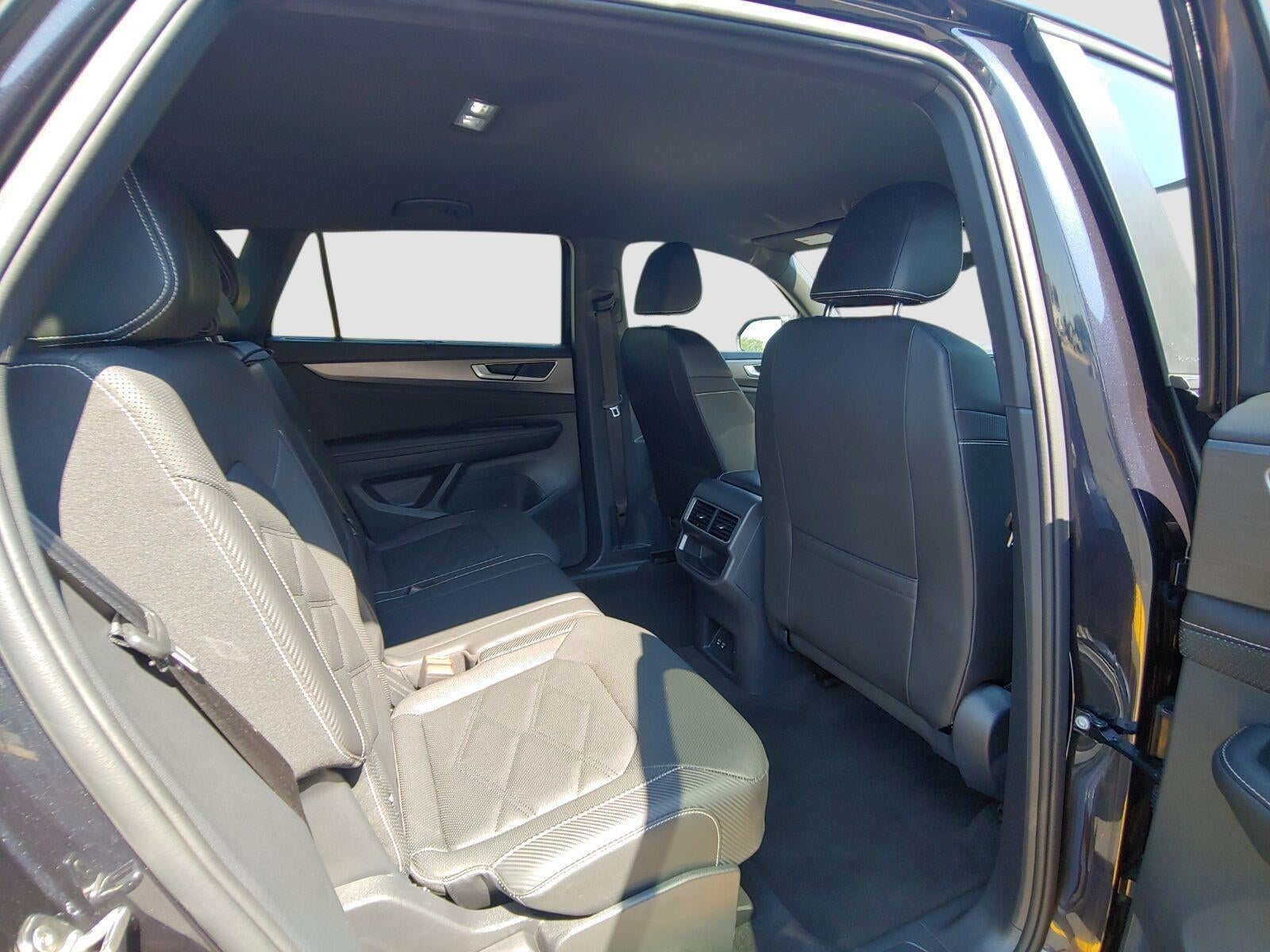 2025 Volkswagen Atlas Cross Sport 2.0T SE w/Technology