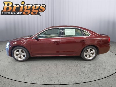 2012 Volkswagen Passat SE w/Sunroof & Nav PZEV