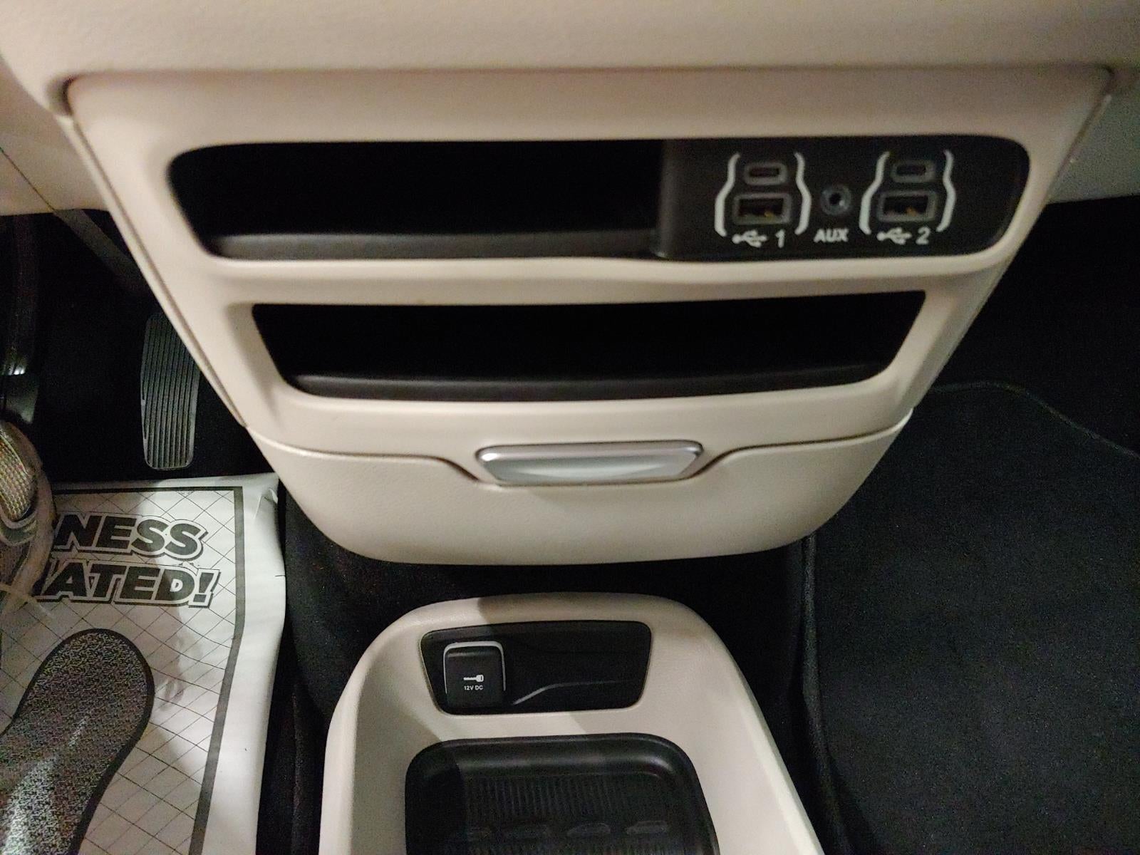 2022 Chrysler Voyager LX