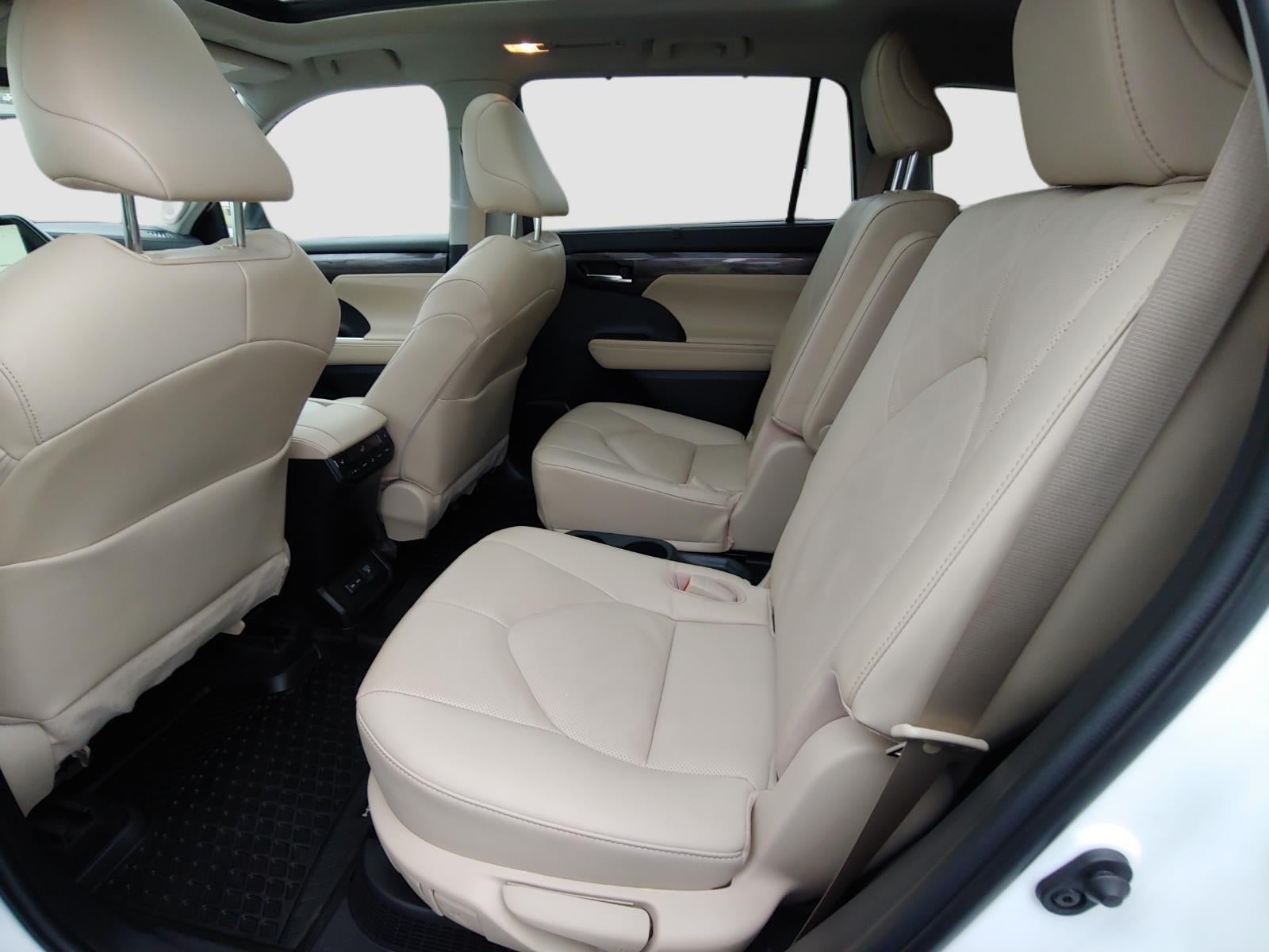 2023 Toyota Highlander Hybrid Platinum