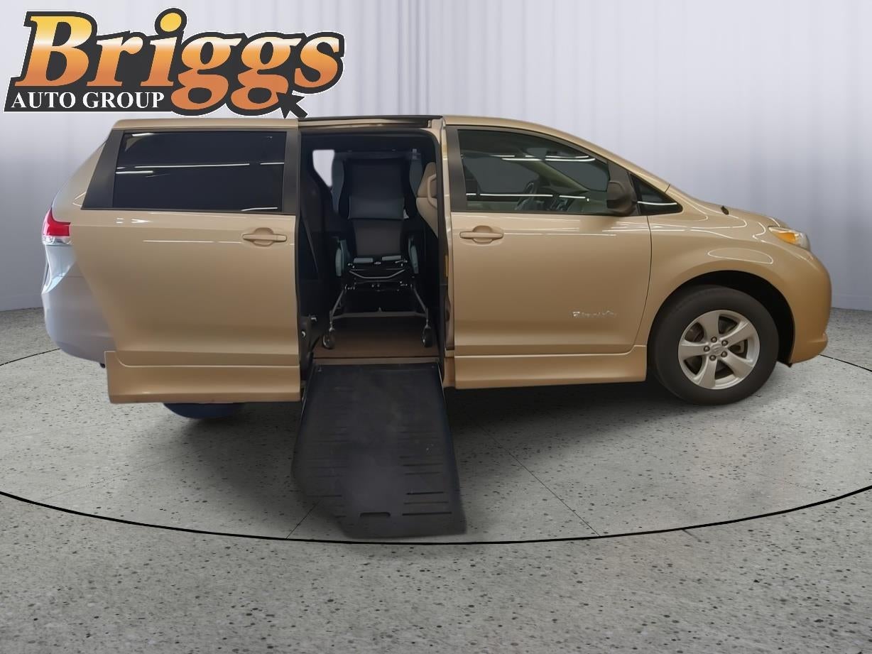 2011 Toyota SIENNA Base