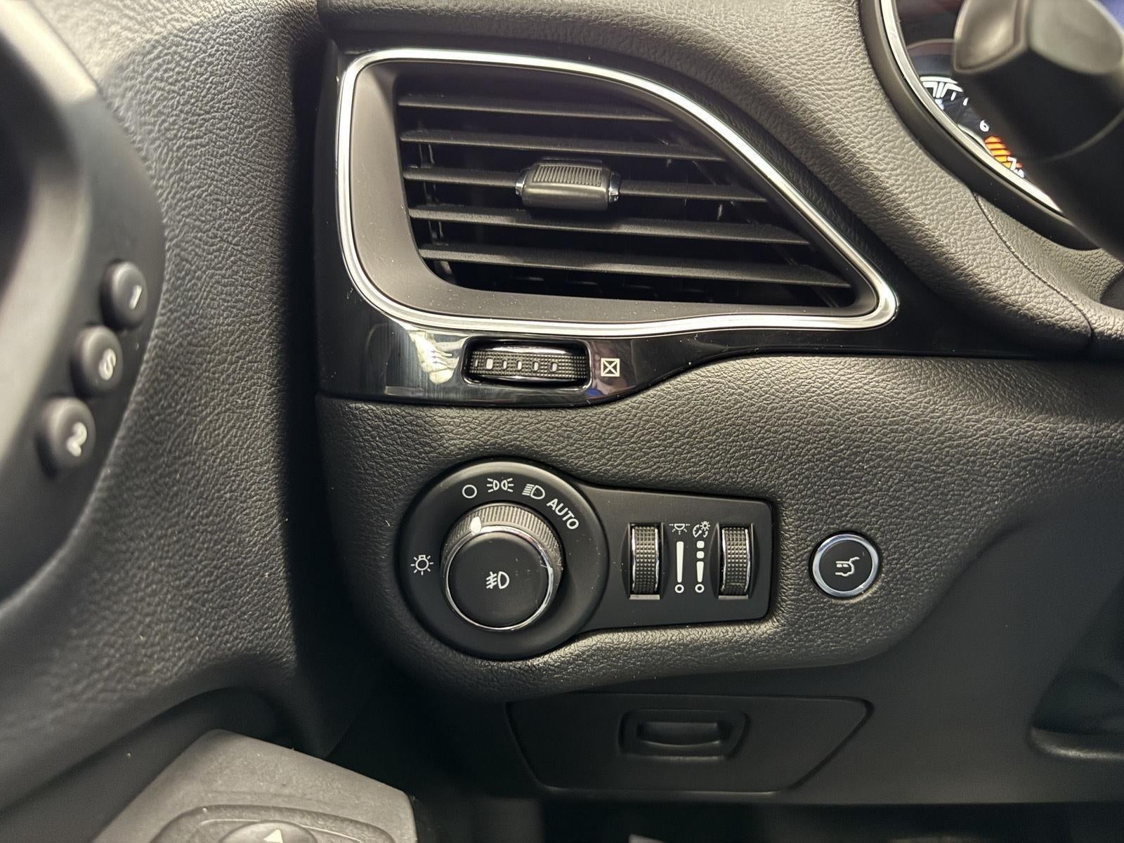 2023 Jeep Cherokee Altitude Lux