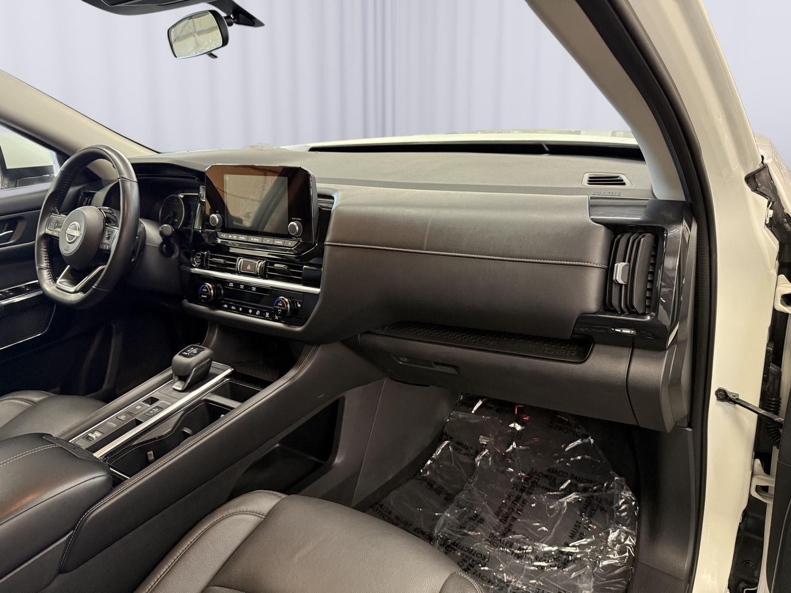 2022 Nissan Pathfinder SV