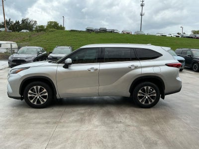 2022 Toyota Highlander Hybrid XLE
