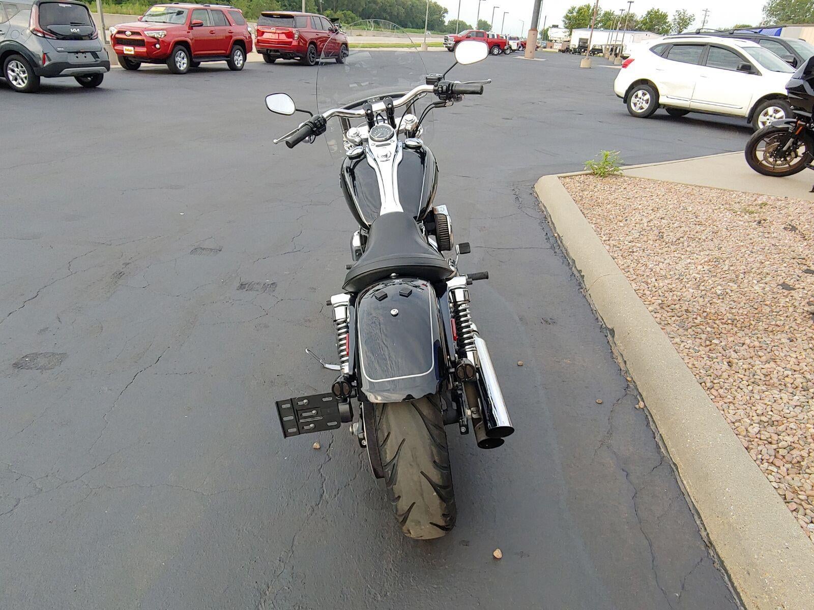 2016 HARLEY-DAVIDSON Dyna Wide Base