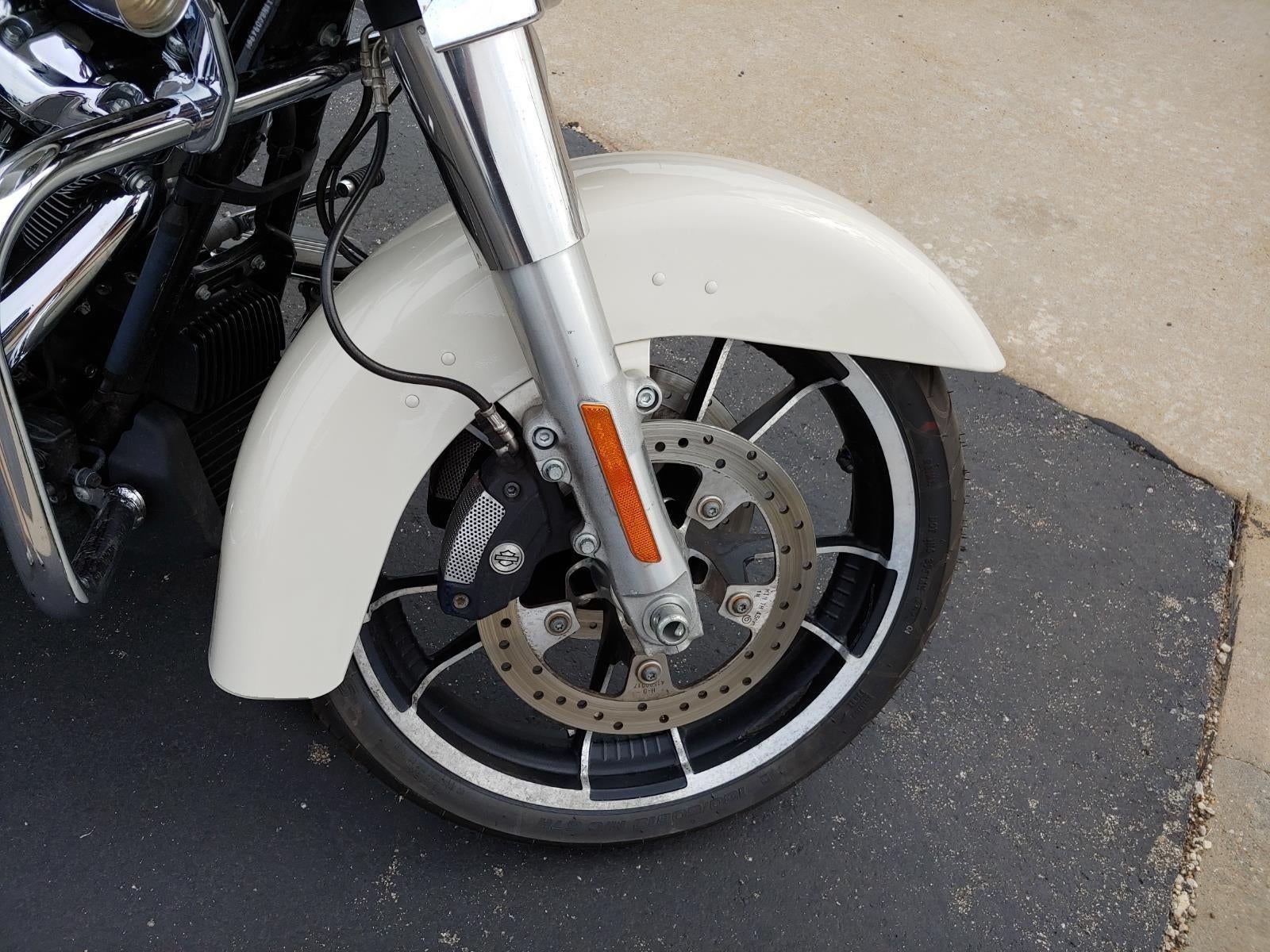 2022 HARLEY-DAVIDSON ROAD GLIDE Base