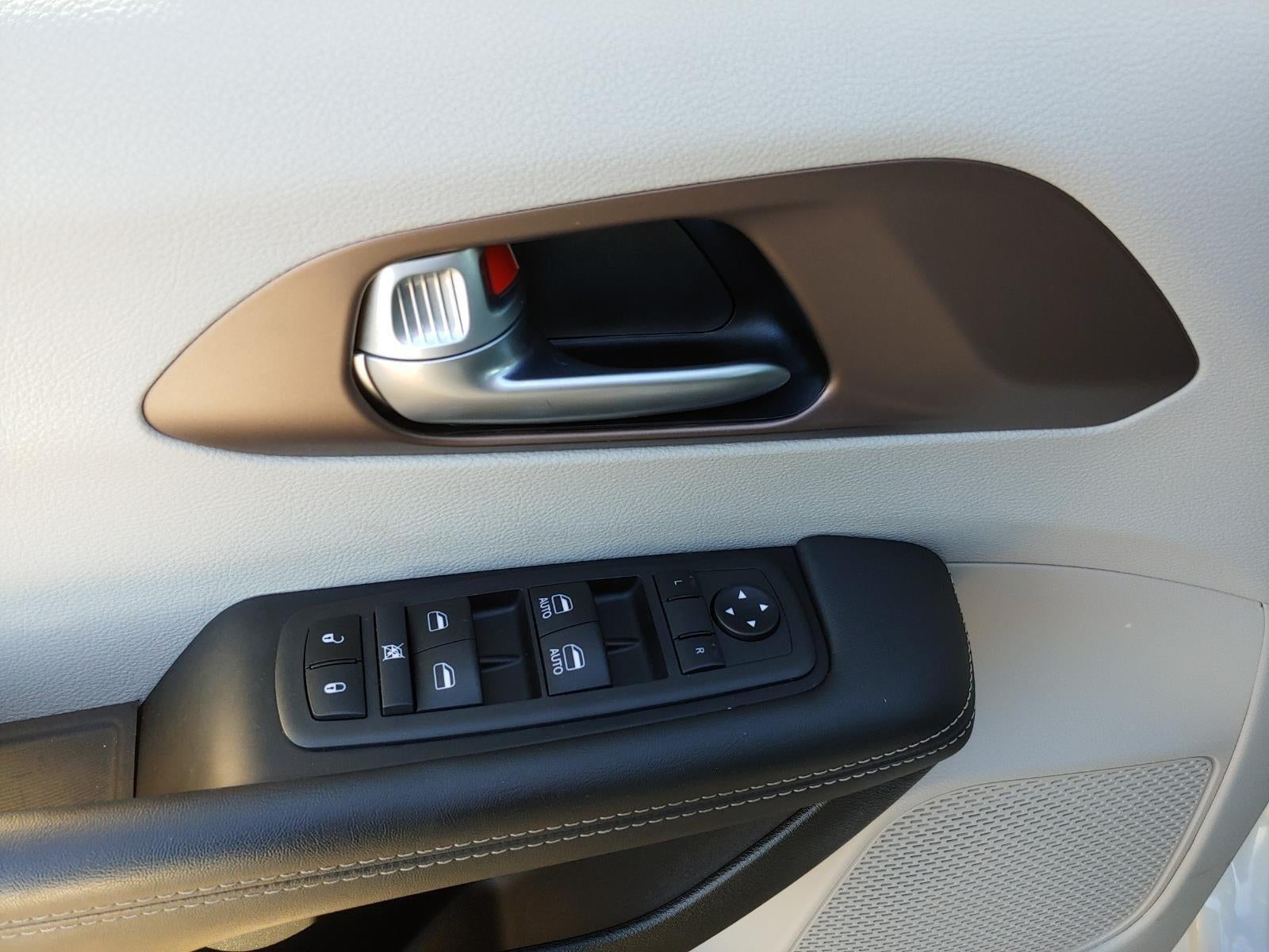 2024 Chrysler Voyager LX