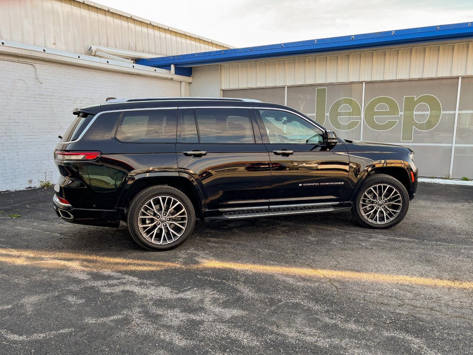 Used 2021 Jeep Grand Cherokee L Summit Reserve with VIN 1C4RJKEG3M8194360 for sale in Kansas City