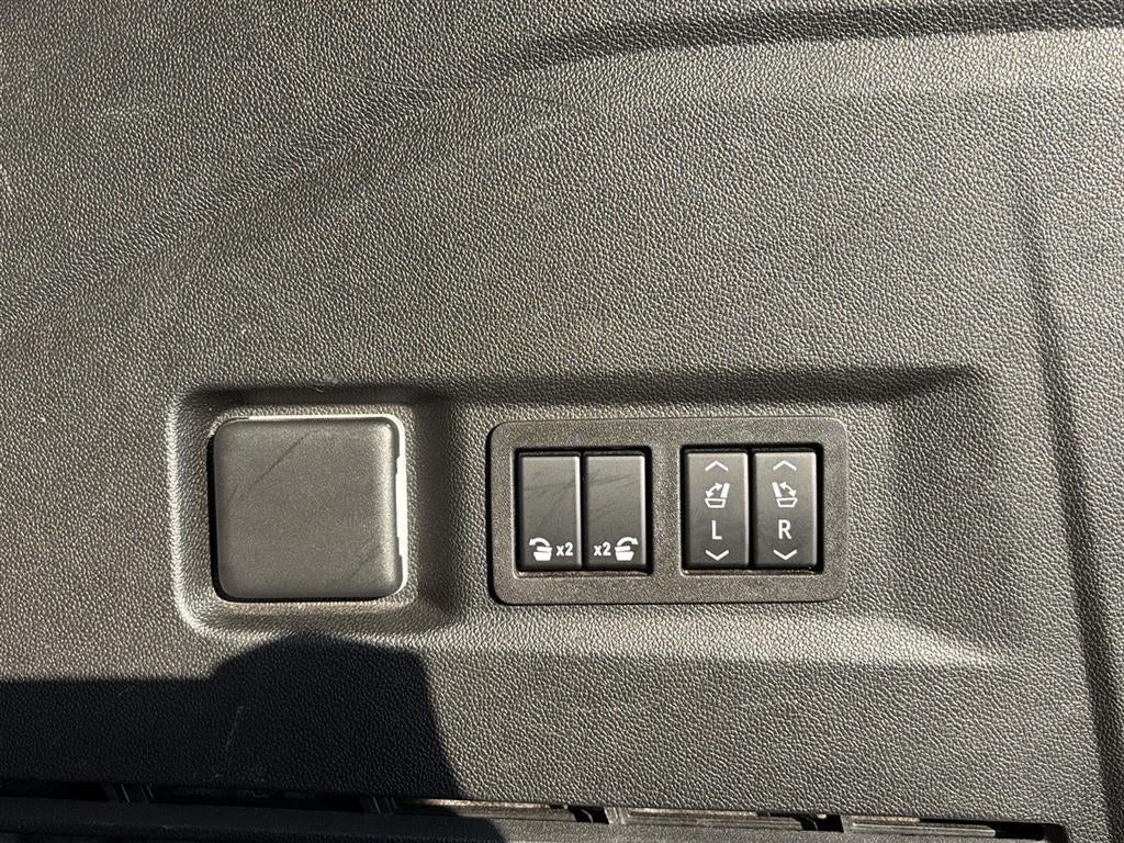 2023 GMC Yukon SLT - Photo 19