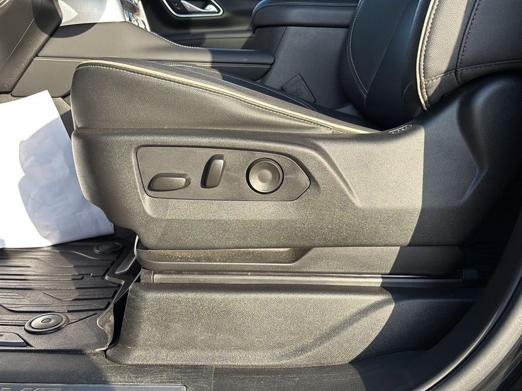 2023 GMC Yukon SLT - Photo 37