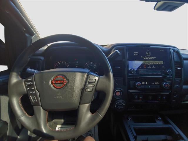 2024 Nissan TITAN Base