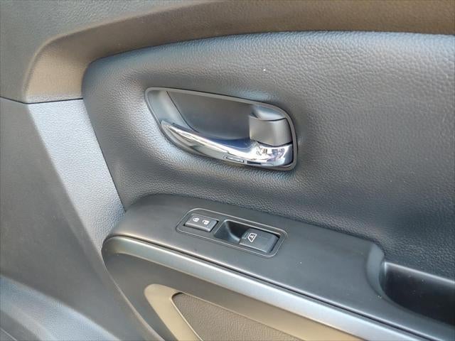 2024 Nissan TITAN Base