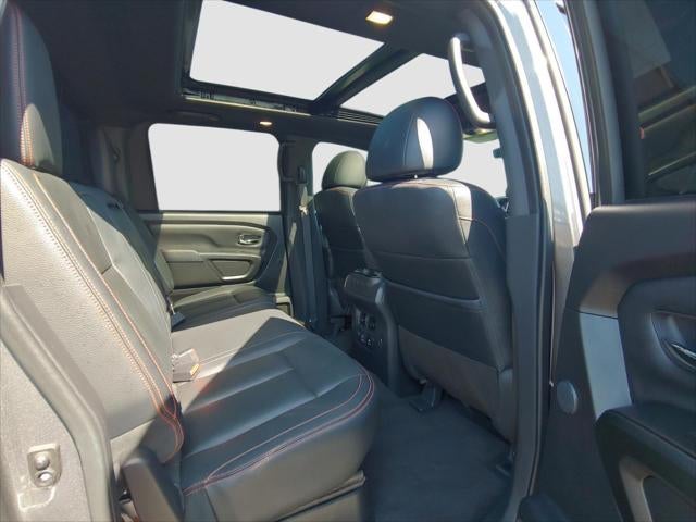 2024 Nissan TITAN Base