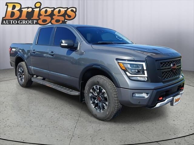 2024 Nissan TITAN Base