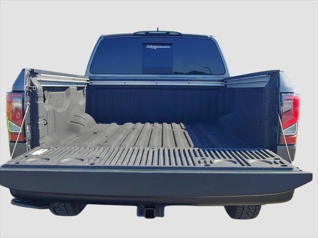 2024 Nissan TITAN Base