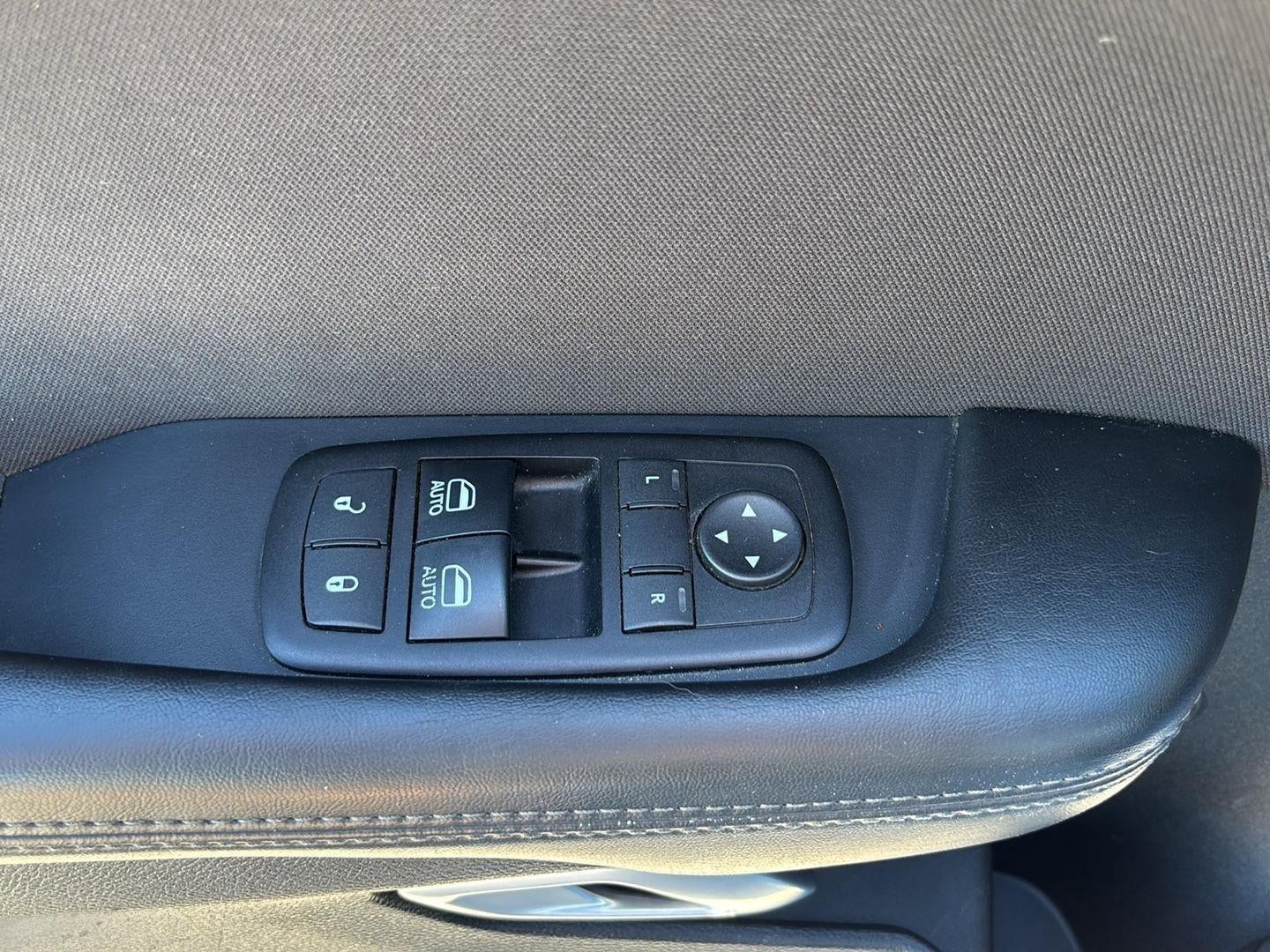 2015 Dodge Challenger R/T Shaker