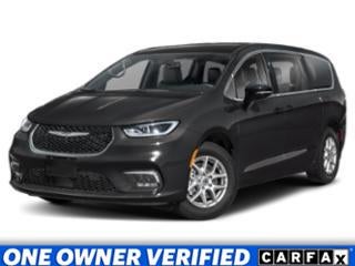 2025 Chrysler Pacifica Select's photo