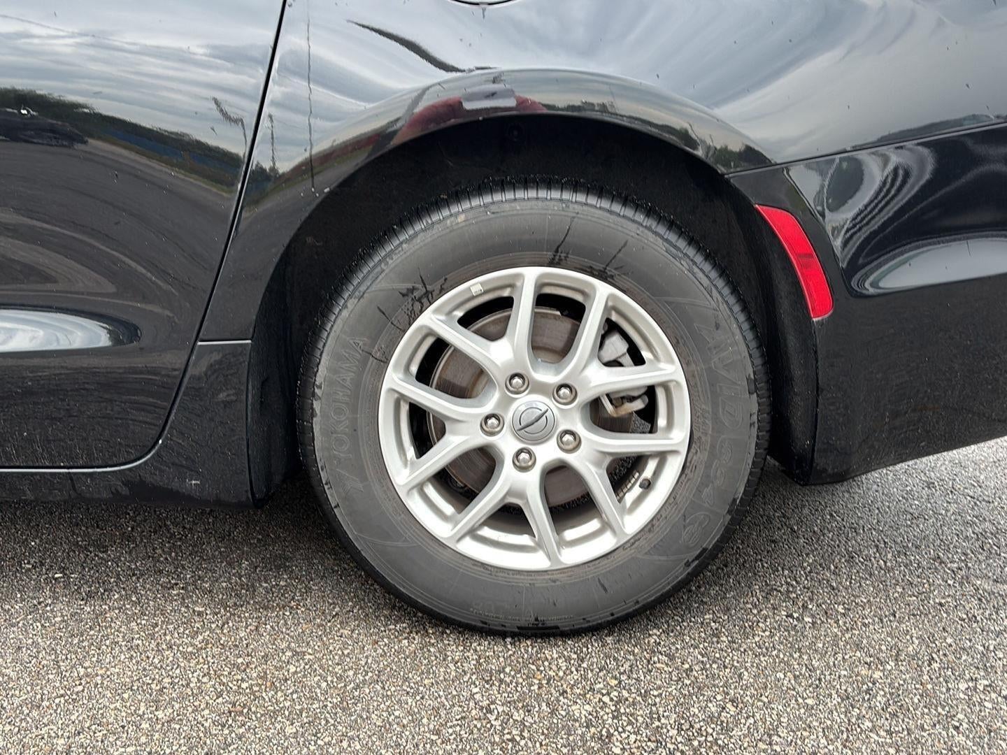 2025 Chrysler Pacifica Select