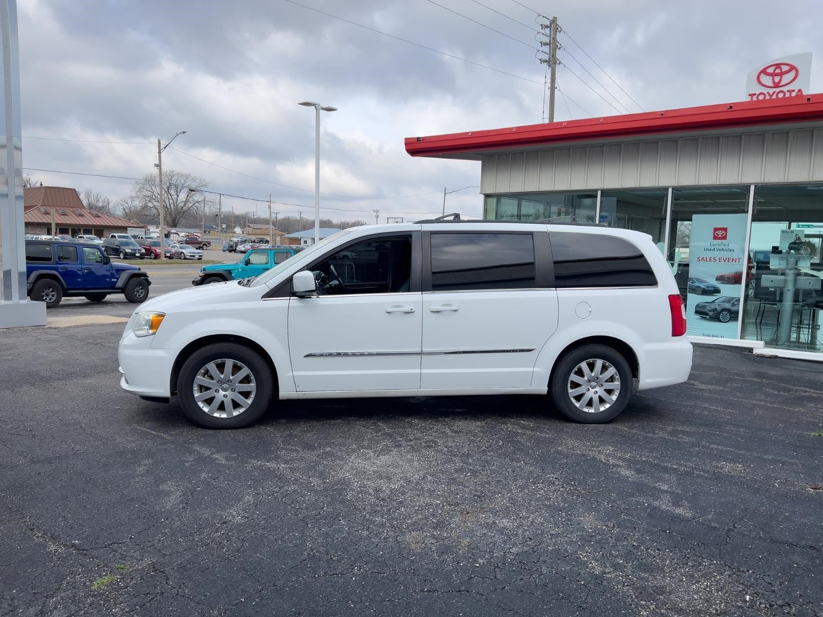 Used 2014 Chrysler Town & Country Touring with VIN 2C4RC1BGXER363675 for sale in Fort Scott, KS