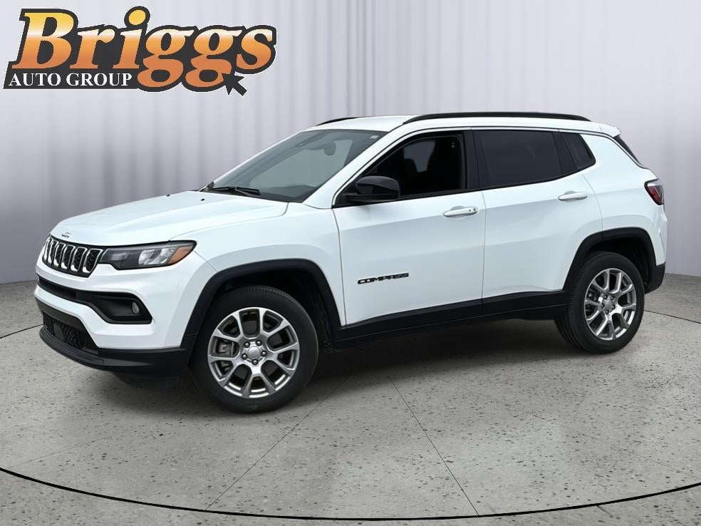 Used 2024 Jeep Compass Latitude Lux with VIN 3C4NJDFN1RT171126 for sale in Kansas City