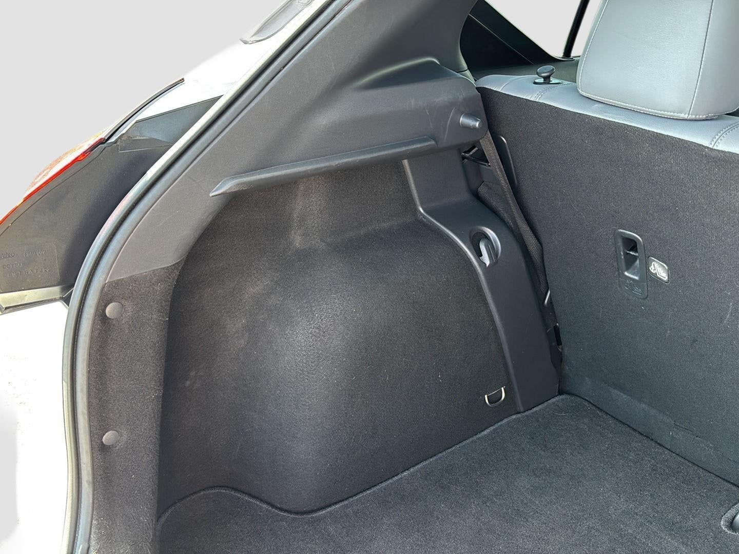 2022 Nissan Kicks SR