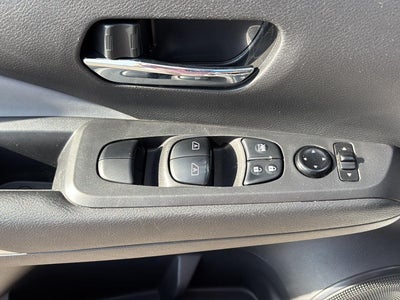 2022 Nissan Kicks SR