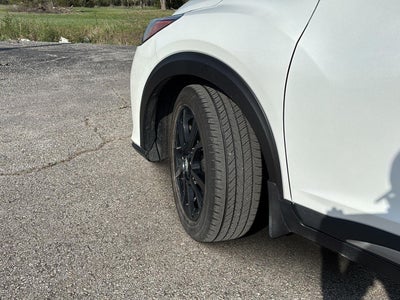 2022 Nissan Kicks SR