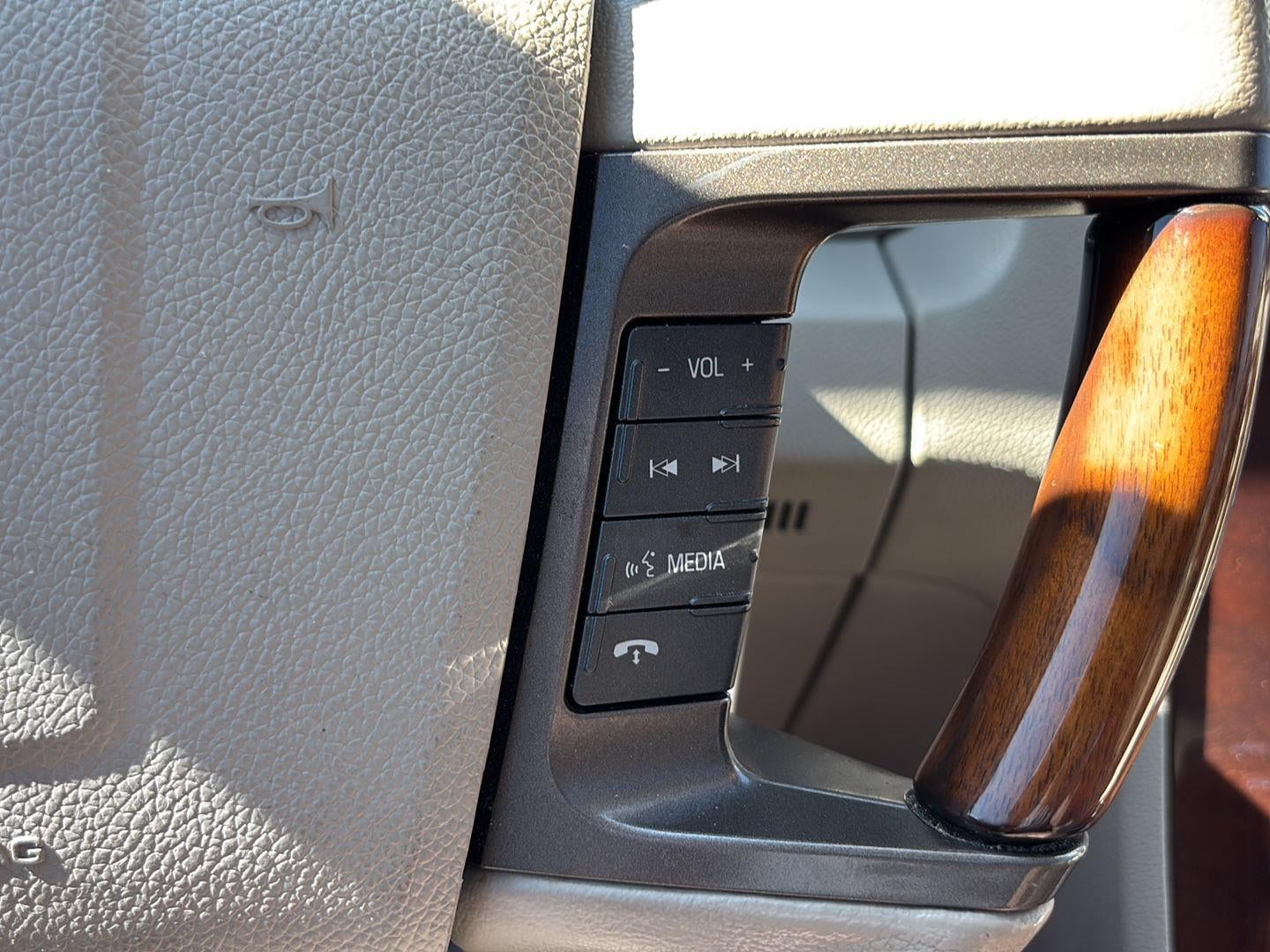 2014 Lincoln Navigator Base