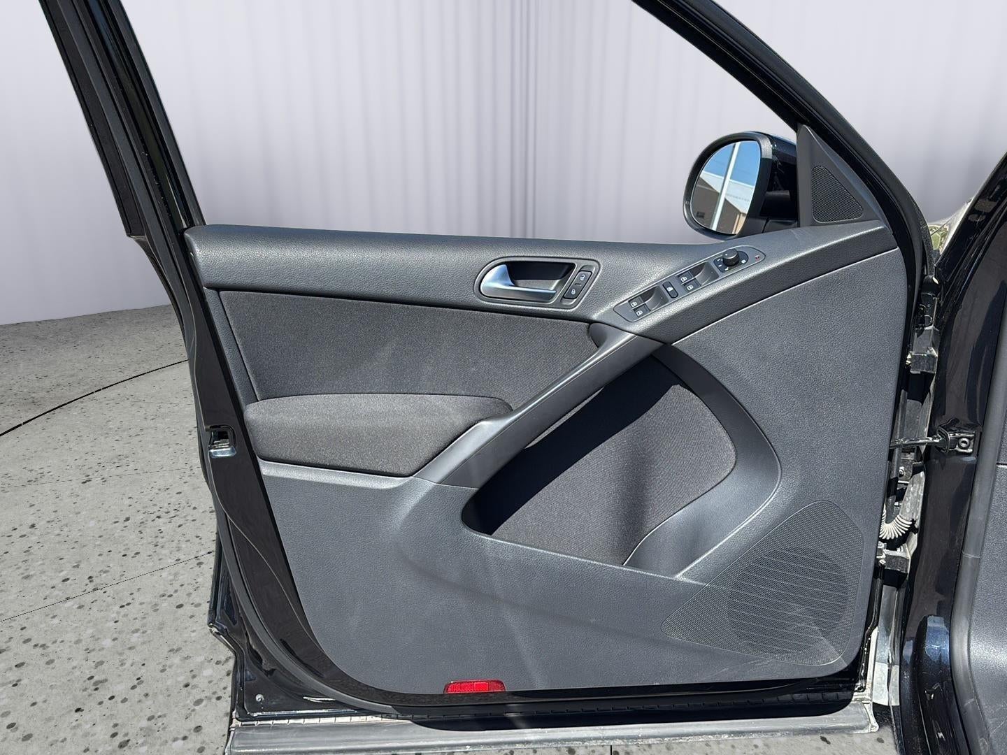 2013 Volkswagen Tiguan S w/Sunroof