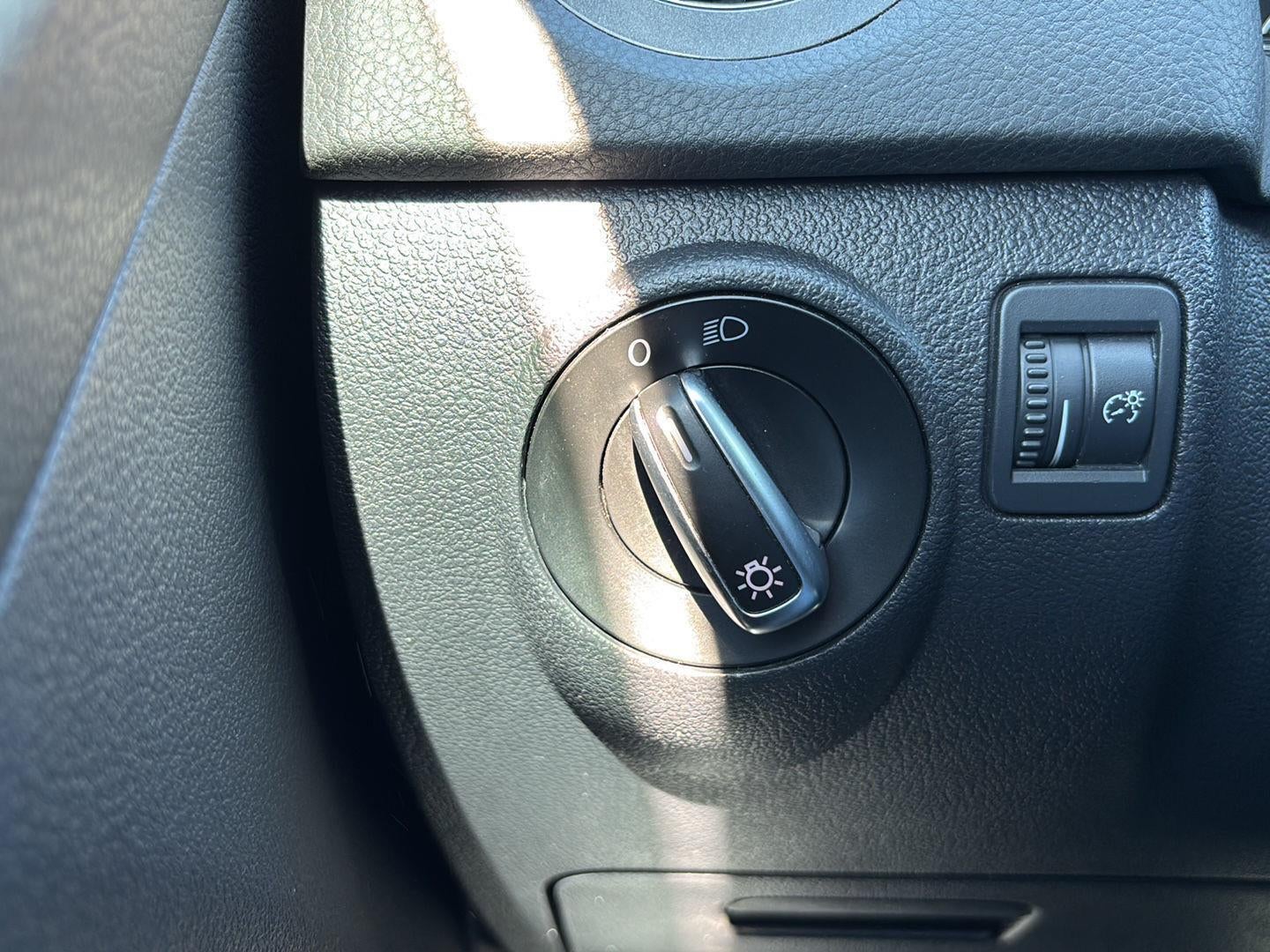 2013 Volkswagen Tiguan S w/Sunroof