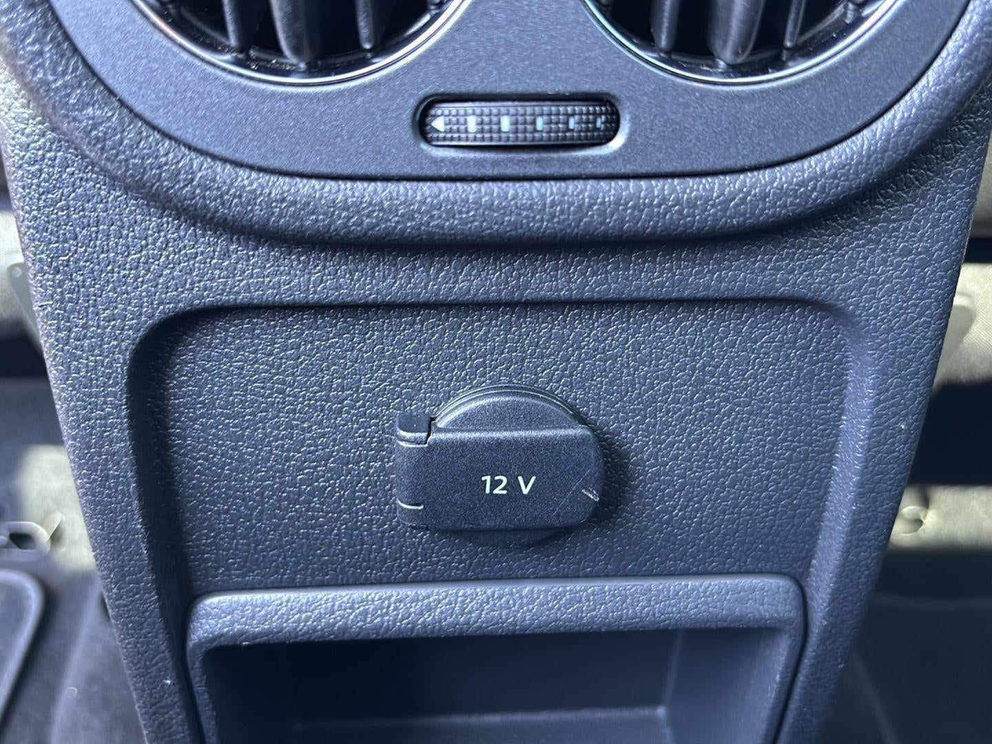 2013 Volkswagen Tiguan S w/Sunroof