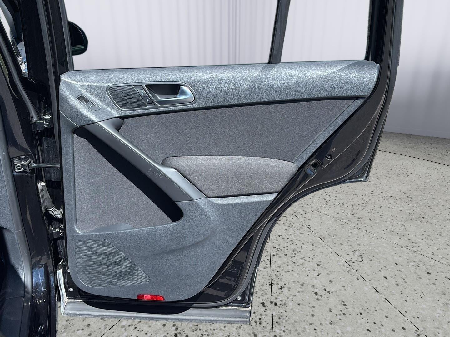 2013 Volkswagen Tiguan S w/Sunroof