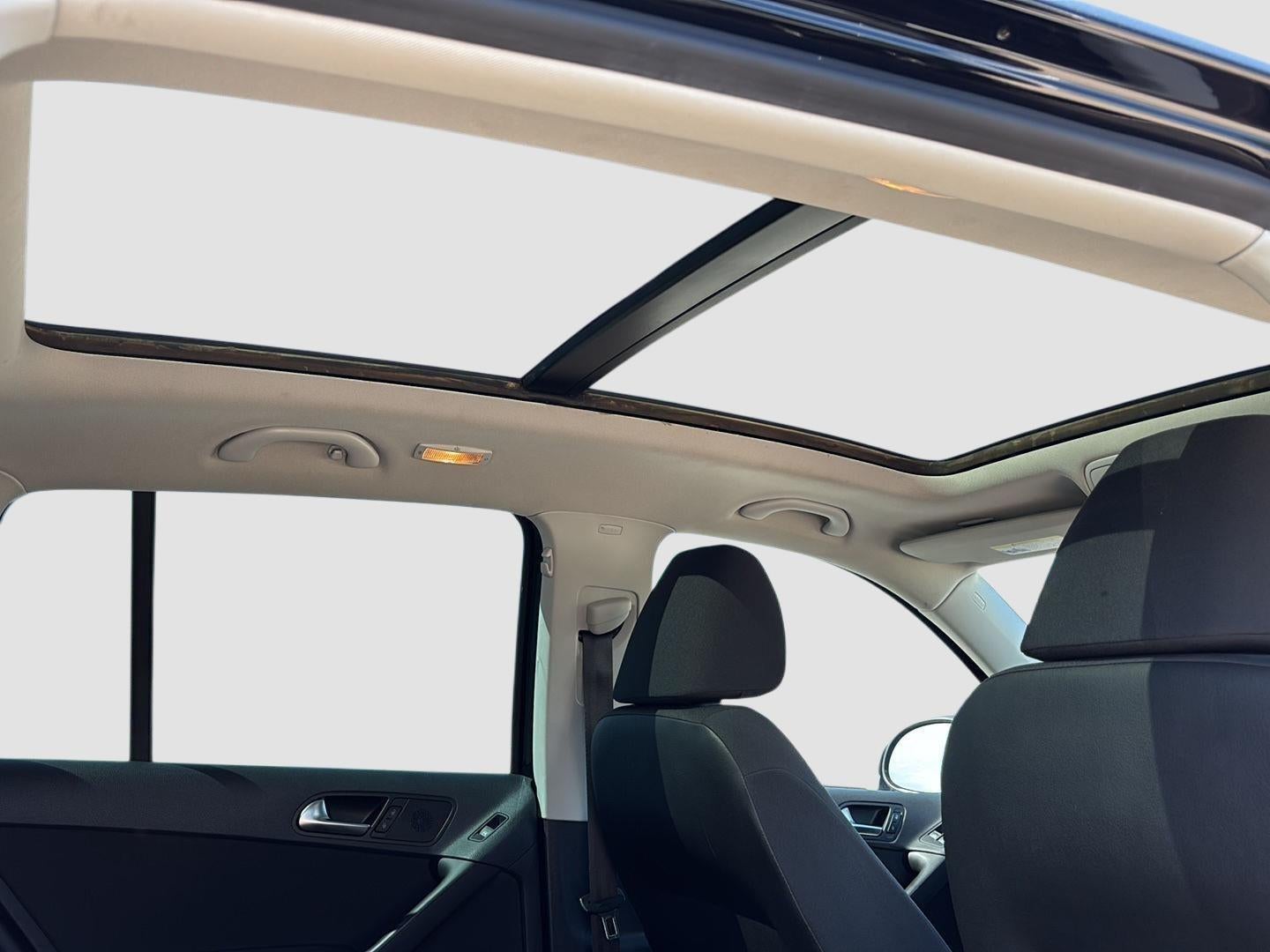 2013 Volkswagen Tiguan S w/Sunroof